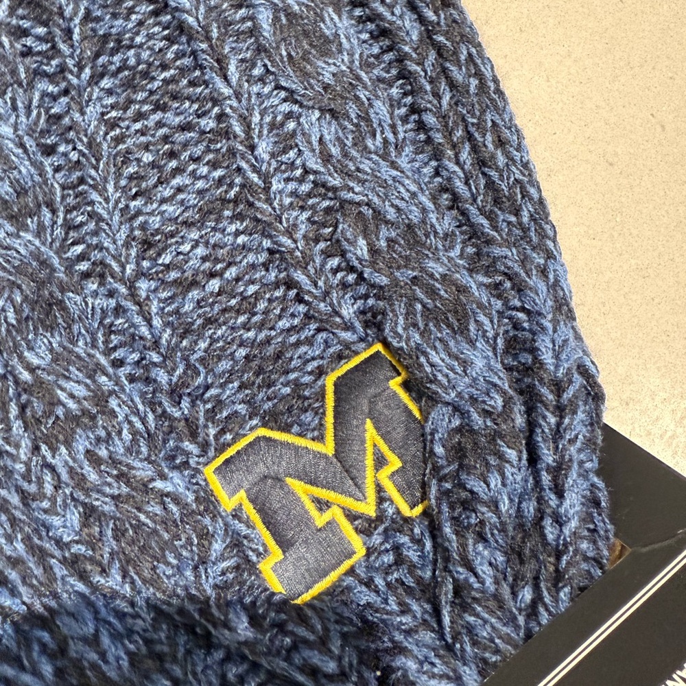 Michigan scarf - Picture 3 of 4